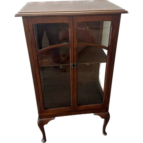 421 - Mahogany two door Queen Anne display cabinet measures approx 46 inches tall, 47 wide and 18 deep