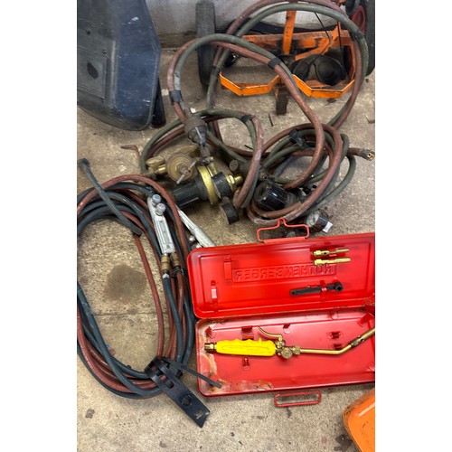 100H - Selection of welding accessories to include tank, hoses, masks etc