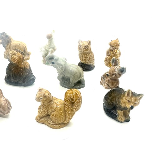 549 - Selection of vintage whimsies