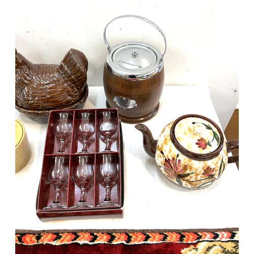 343 - Selection of collectables includes egg holders, butter dishes etc