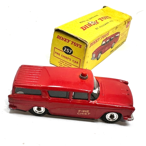 492 - DINKY TOYS 257 Fire Chief’s Car Boxed