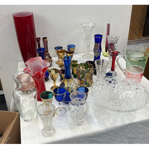 387 - Selection of normal and coloured glassware to include vases, bowls etc