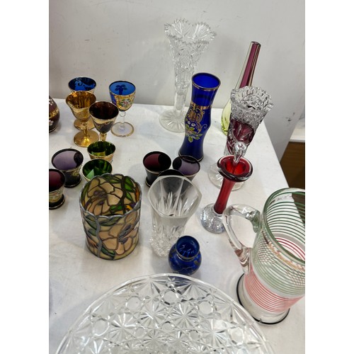 387 - Selection of normal and coloured glassware to include vases, bowls etc