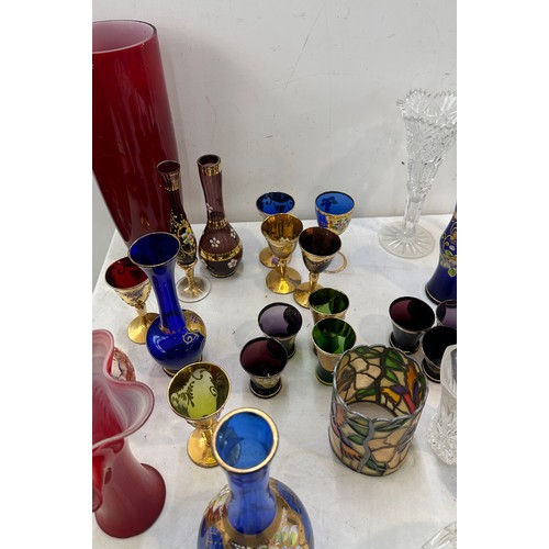 387 - Selection of normal and coloured glassware to include vases, bowls etc