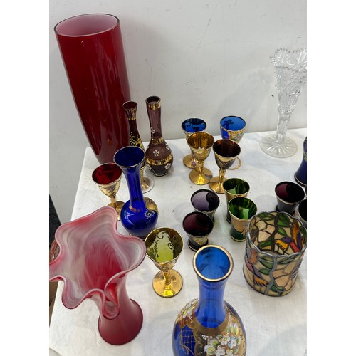 387 - Selection of normal and coloured glassware to include vases, bowls etc