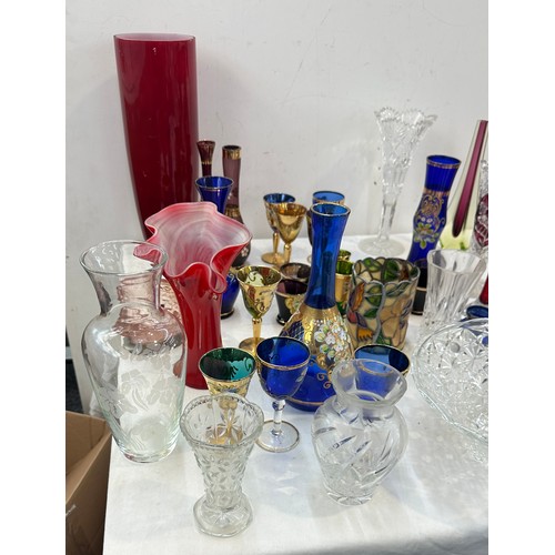 387 - Selection of normal and coloured glassware to include vases, bowls etc