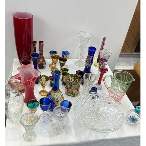 387 - Selection of normal and coloured glassware to include vases, bowls etc