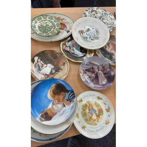 383 - Large selection of assorted collectors plates includes wedgwood etc