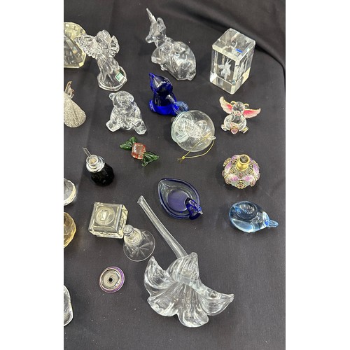 583 - Selection of assorted glassware includes Angels etc