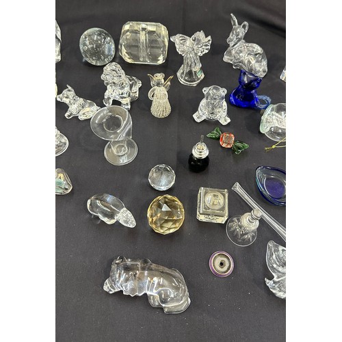 583 - Selection of assorted glassware includes Angels etc