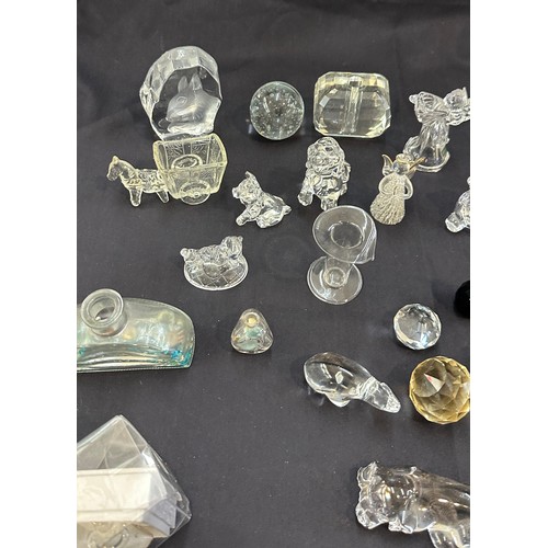 583 - Selection of assorted glassware includes Angels etc