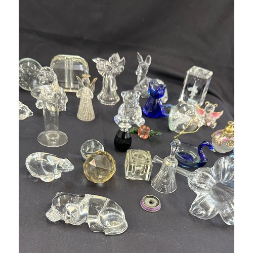 583 - Selection of assorted glassware includes Angels etc