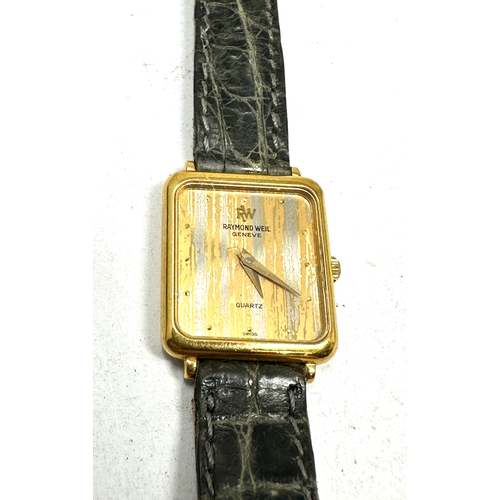 360 - Ladies raymond weil geneve quartz wristwatch the watch is not ticking possibly needs new battery