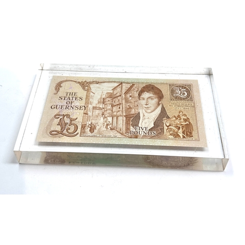 537 - 1980 Guernsey £5 Pounds A001034 | UNC | W C Bull | low Serial Number  slabbed