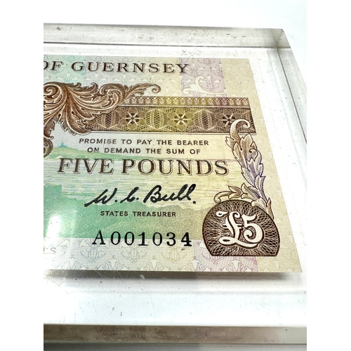 537 - 1980 Guernsey £5 Pounds A001034 | UNC | W C Bull | low Serial Number  slabbed