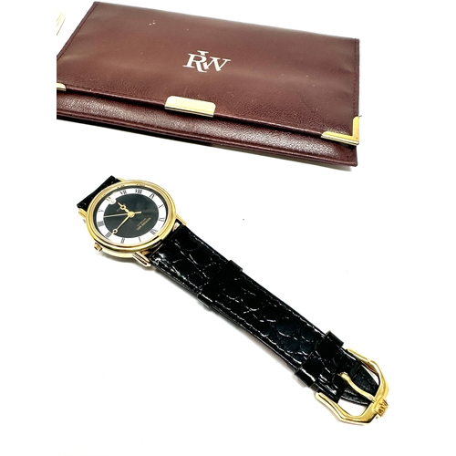 367 - Gents raymond weil geneve wristwatch comes in wallet and booklet in working order