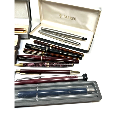 480 - Selection of pens includes parker etc