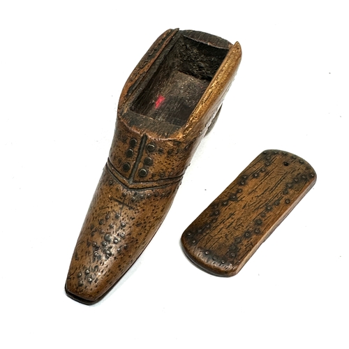 546 - Antique shoe snuff box measures approx 8.5cm long