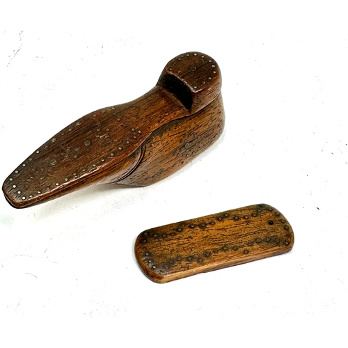 546 - Antique shoe snuff box measures approx 8.5cm long