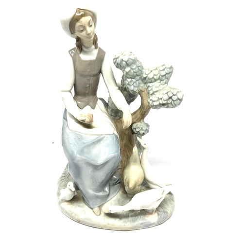 Nao Figurine by Lladro Hand Made In Spain Daisa 1977 measures