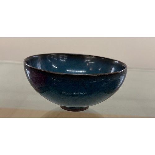 565 - Oriental glazed bowl, no marks to base - measures approx 2.5 inches tall by 5 inches diameter