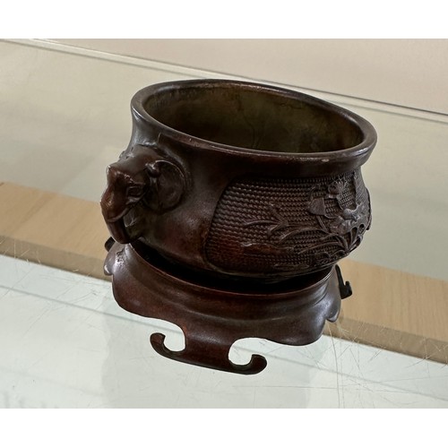 539 - Bronze oriental elephant handled bowl on stand, no marks to base - measures approx 2.5 inches tall b... 