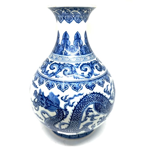 557 - Chinese oriental blue and white vase, marks to base, height 11 inches