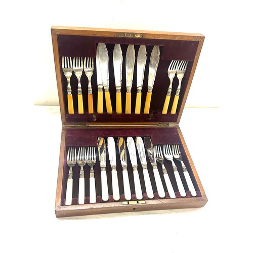 530 - Vintage Canteen of cutlery