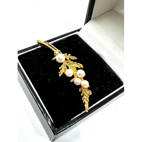 118 - 9ct gold leaf design & pearl brooch weight 3g