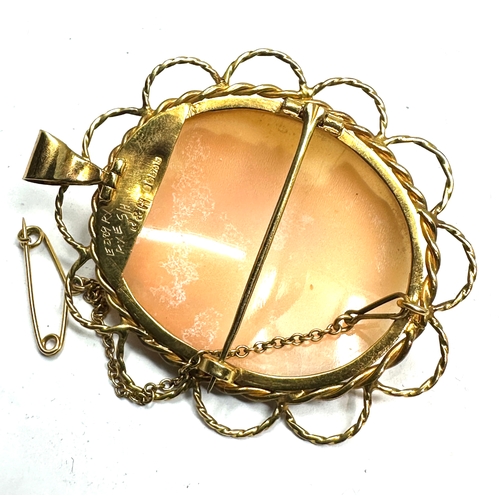 137 - Vintage 9ct gold cameo pendant / brooch measures approx 5cm drop by 4.2cm wide weight 10.4g