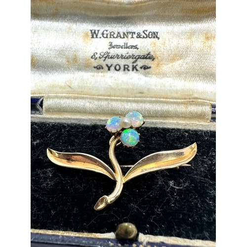 141 - Boxed antique 15ct gold opal pendant / brooch measures approx 3.6cm wide 2.4cm drop weight 3.1g come... 