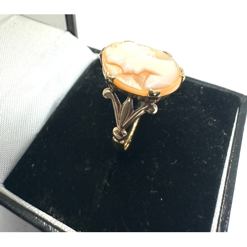 142 - 9ct gold cameo ring weight 2.6g