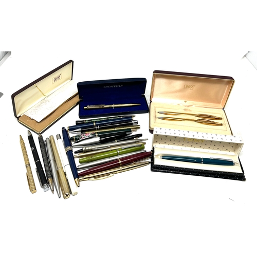 482 - Large selection of pens & fountain pens