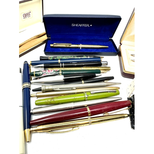 482 - Large selection of pens & fountain pens