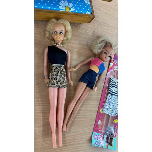 82 - 2 Vintage sindy dolls, a sindy bed and 2 boxed steffi love outfits