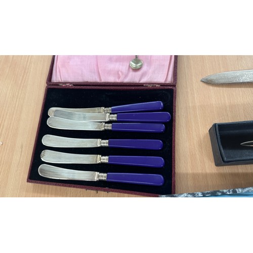 60 - Selection of cased cutlery