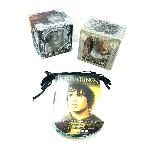 99 - The Lord of the rings, the two towers DVD gift set in original packaging however packaging is damage... 