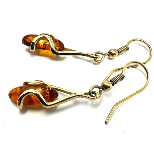 160 - 9ct gold amber drop earrings measure approx 3.4cm drop weight 2.6g