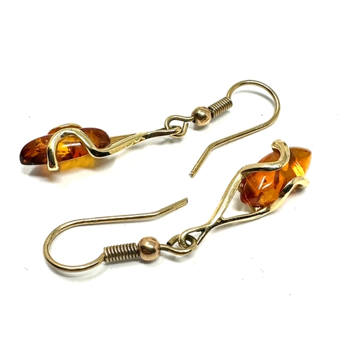 160 - 9ct gold amber drop earrings measure approx 3.4cm drop weight 2.6g