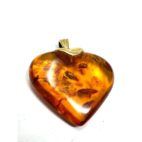 166 - large 18ct gold & heart shape amber pendant measures 4.7cm drop by 4.1cm wide weight 13.3g