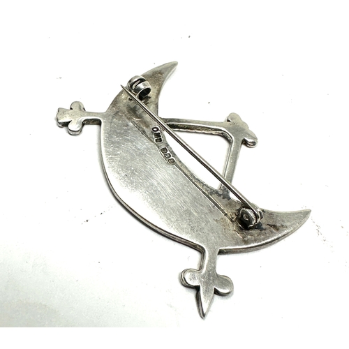 282 - Vintage Ola Gorie OMG Sterling Silver Scottish Brooch measures approx 4.5cm by 3.2cm