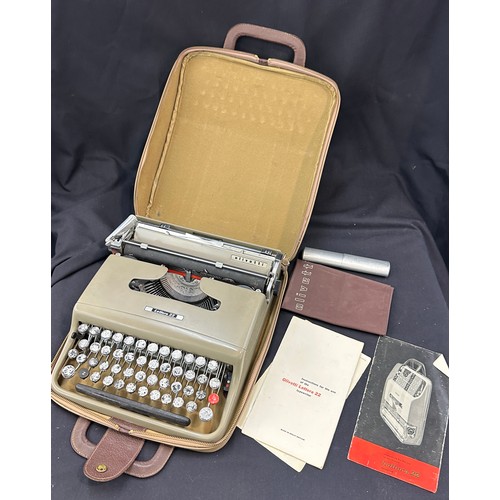 366 - Cased Netera 22 type writer