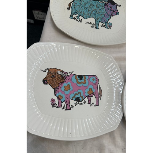 377 - Selection Beefeater pottery to include steak plates, cups