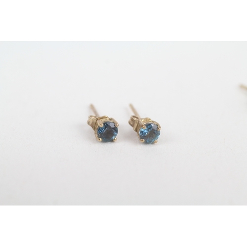 249 - 2 x 9ct gold blue gemstone and topaz stud earrings