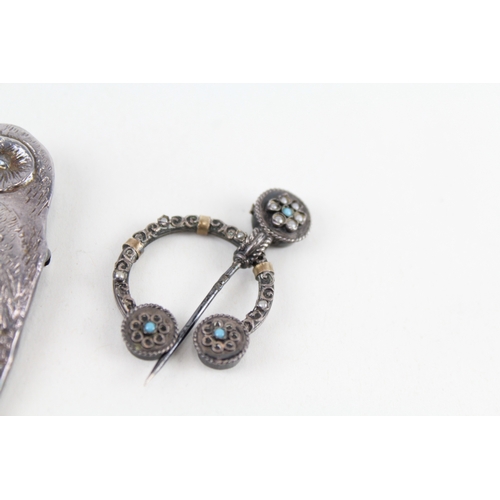 309 - A collection of silver brooches including an owl and penannular (23g)