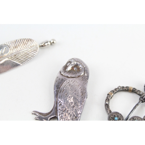 309 - A collection of silver brooches including an owl and penannular (23g)