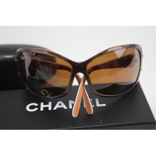 599 - Sunglasses Designer Glasses Inc Chanel, Prada, Versace x 4