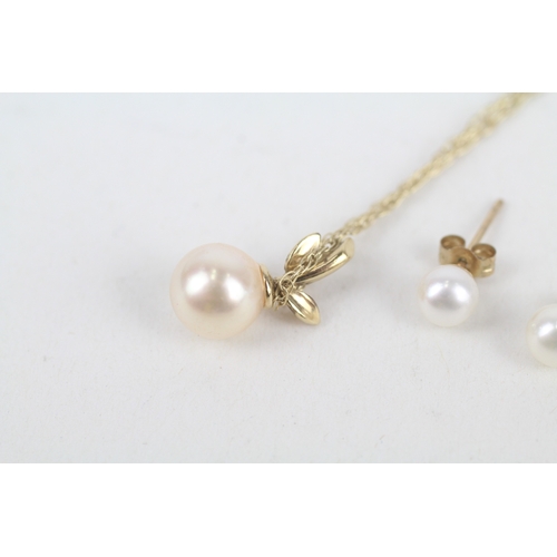 205 - 2x 9ct gold cultured pearl foliate pendant necklace & stud earrings