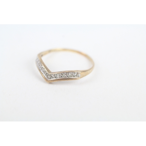 207 - 9ct gold diamond chevron ring