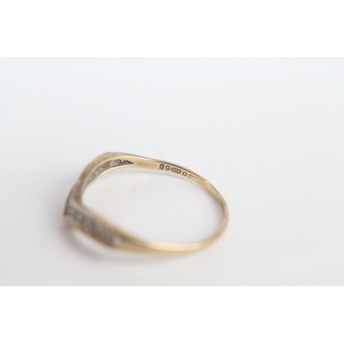 207 - 9ct gold diamond chevron ring